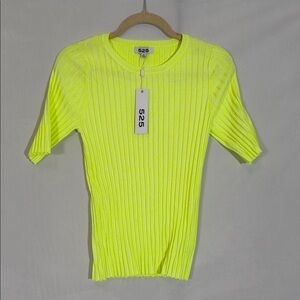 NWT 525 America Sweater Top Size M Short Sleeve Ribbed Crew Neon Yellow Green